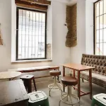 Hostel Lemon Rock *