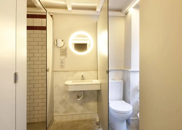 Lemon Rock Hostel