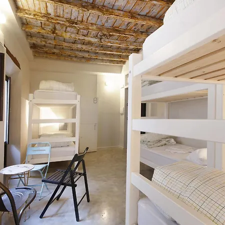 Lemon Rock Hostal