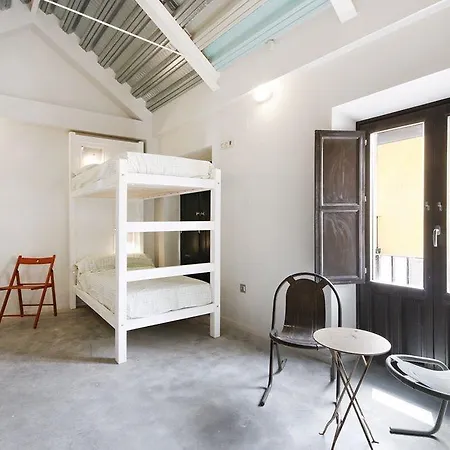Hostel Lemon Rock