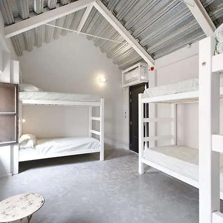 Hostel Lemon Rock *