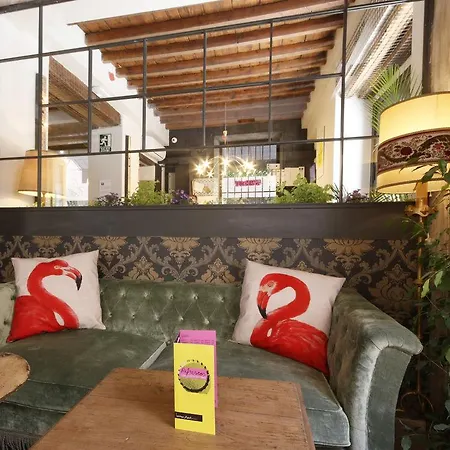 Hostel Lemon Rock