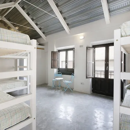 Hostel Lemon Rock *