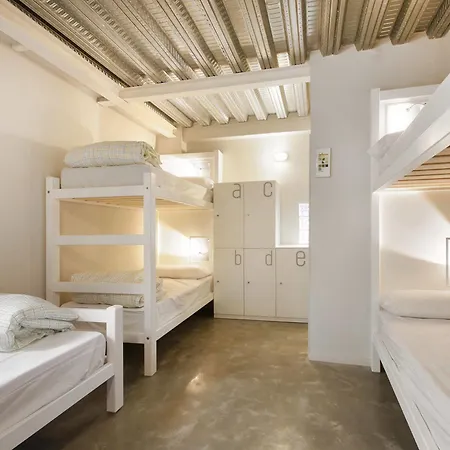 Lemon Rock Hostel Granada