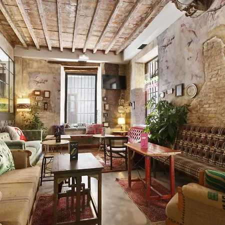 Lemon Rock Hostel Granada